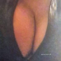 Smuk curvy storbarmet mulat. Tantrisk sensuel nydelsesmassage med fræk lingam afslutning.