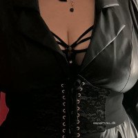 Smuk curvy storbarmet mulat. Tantrisk sensuel nydelsesmassage med fræk lingam afslutning.