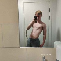 Ung fit fyr med 20cm til buttede tøser og MILF’s (i andre tøser er selvfølgelig også mere end velkommne 😜)