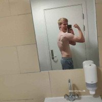 Ung fit fyr med 20cm til buttede tøser og MILF’s (i andre tøser er selvfølgelig også mere end velkommne 😜)