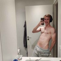 Ung fit fyr med 20cm til buttede tøser og MILF’s (i andre tøser er selvfølgelig også mere end velkommne 😜)