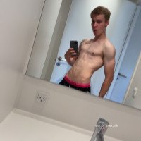 Ung fit fyr med 20cm til buttede tøser og MILF’s (i andre tøser er selvfølgelig også mere end velkommne 😜)