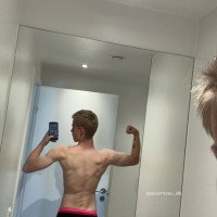 Ung fit fyr med 20cm til buttede tøser og MILF’s (i andre tøser er selvfølgelig også mere end velkommne 😜)