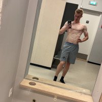 Ung fit fyr med 20cm til buttede tøser og MILF’s (i andre tøser er selvfølgelig også mere end velkommne 😜)
