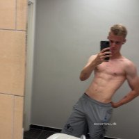 Ung fit fyr med 20cm til buttede tøser og MILF’s (i andre tøser er selvfølgelig også mere end velkommne 😜)