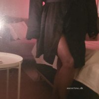 Brunna Første Gang I Holbæk centrum. Incall/outcall.Mød mig privat eller lad mig komme til dig.Jeg er super fræk og sexet. Kom og prøv den bedst kæresteoplevelse o