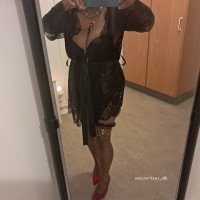 Brunna Første Gang I Holbæk centrum. Incall/outcall.Mød mig privat eller lad mig komme til dig.Jeg er super fræk og sexet. Kom og prøv den bedst kæresteoplevelse o