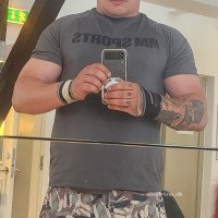 Flot fyr tilbyder Gentleman escort til kvinder kun seriøs kontakt