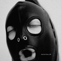 Sex Slave, Face Fuck Doll Toy, 39 år Trans/Cross Dresser. GUM JOBS.